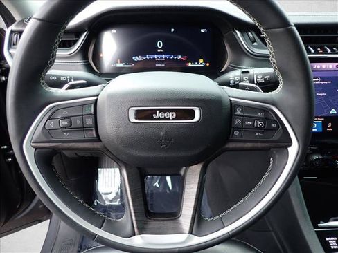 Used 2023 Jeep Grand Cherokee Limited AWD/4WD image 16