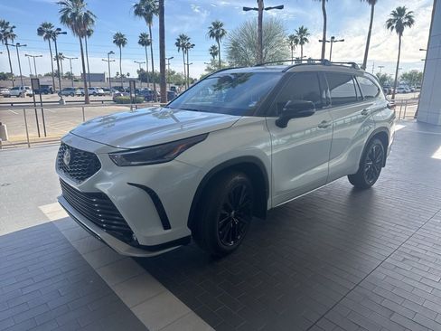 Used 2024 Toyota Highlander XSE image 1