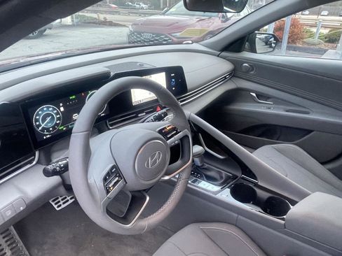 Used 2025 Hyundai Elantra SEL image 10