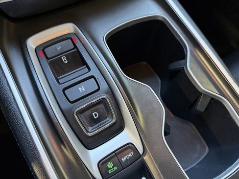 Used 2018 Honda Accord Touring image 28