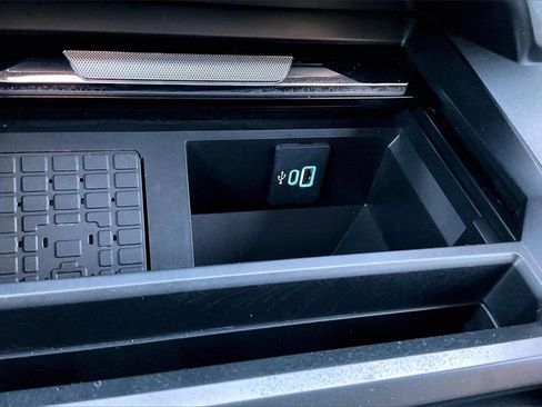 Used 2024 Ford F350 Lariat w/ Chrome Package image 32