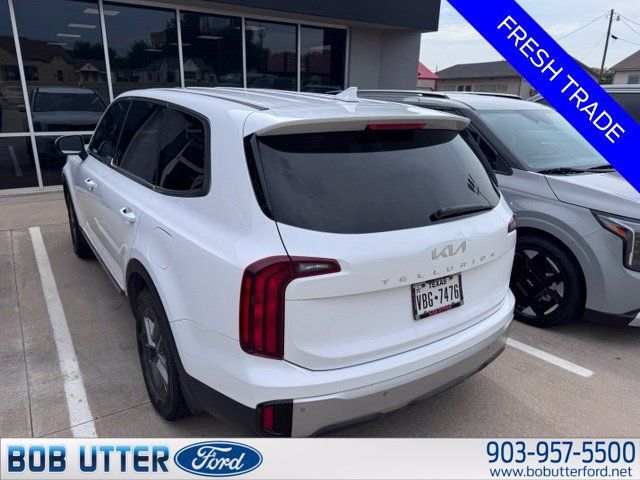 Used 2024 Kia Telluride LX FWD image 3