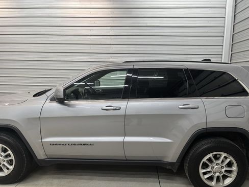 Used 2019 Jeep Grand Cherokee Laredo image 7