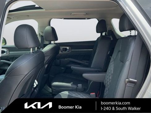 Certified 2023 Kia Sorento SX Prestige AWD/4WD image 13