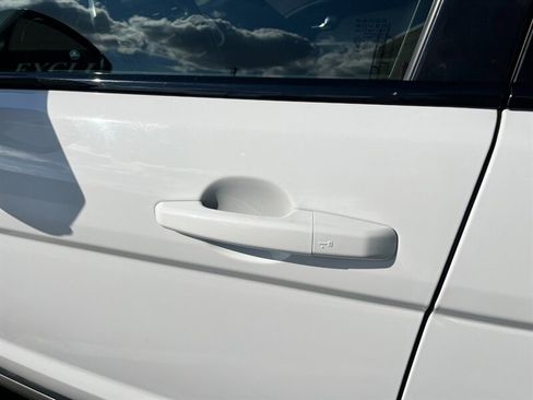 Used 2018 Land Rover Range Rover Evoque SE image 15