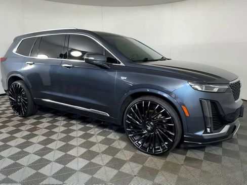 Used 2020 Cadillac XT6 Premium Luxury FWD image 3
