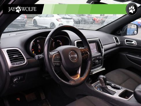 Used 2019 Jeep Grand Cherokee Laredo w/ Security & Convenience Group AWD/4WD image 9