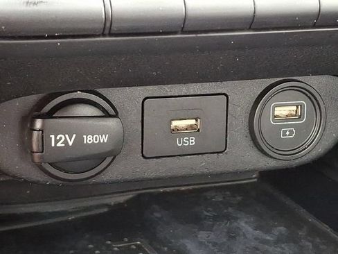 Used 2022 Hyundai Elantra Limited w/ Preferred Accessory Package FWD image 25