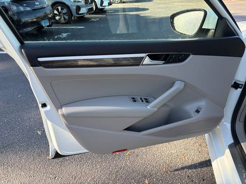 Used 2018 Volkswagen Passat 2.0T SE image 23