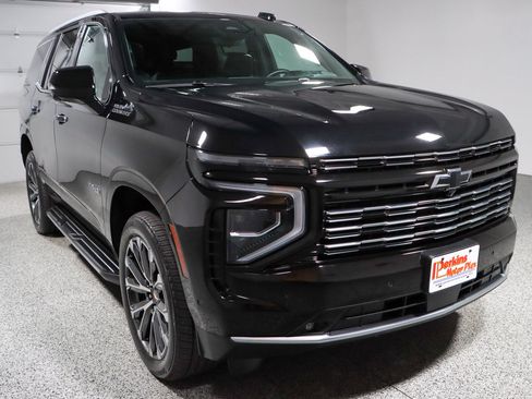Used 2025 Chevrolet Tahoe High Country w/ Sun And Tow Package AWD/4WD image 5