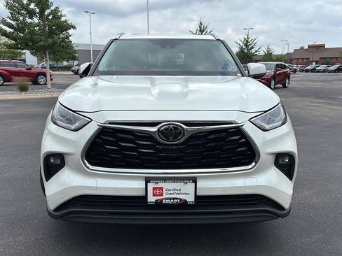 Used 2021 Toyota Highlander Limited AWD/4WD image 10