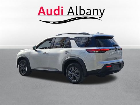 Used 2022 Nissan Pathfinder SV image 6