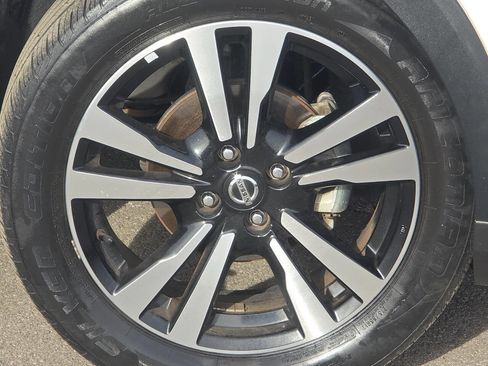 Used 2020 Nissan Kicks SV image 15