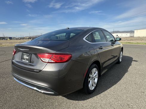 Used 2016 Chrysler 200 Limited w/ Convenience Group image 5