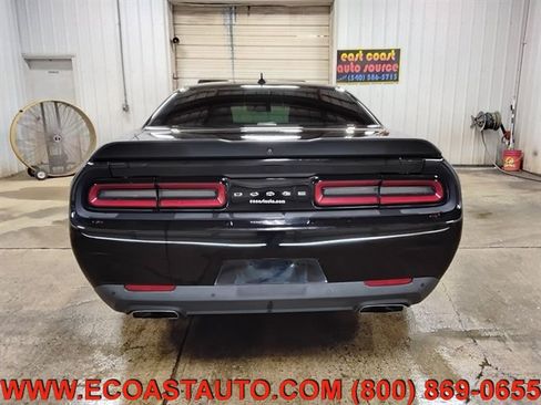 Used 2017 Dodge Challenger R/T Scat Pack RWD image 8
