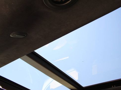 Used 2025 Chrysler Pacifica Pinnacle FWD image 14