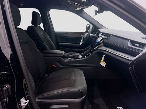 New 2025 Jeep Grand Cherokee Laredo w/ Luxury Tech Group I image 14