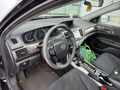 Used 2017 Honda Accord EX image 8