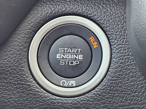 Used 2025 RAM 2500 Laramie AWD/4WD image 39