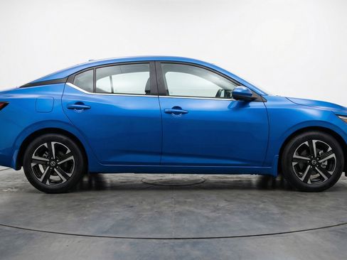 Used 2025 Nissan Sentra SV image 11