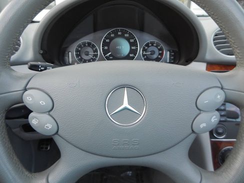 Used 2005 Mercedes-Benz CLK 320 Cabriolet image 36