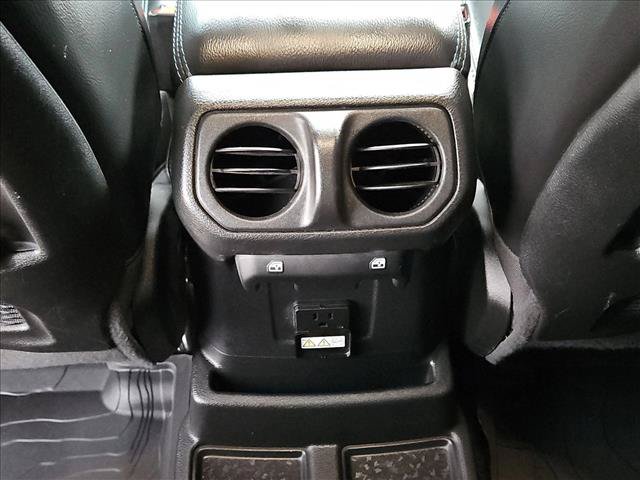 Used 2022 Jeep Wrangler Unlimited Rubicon 4xe w/ Cold Weather Group AWD/4WD image 17