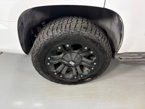 Used 2011 GMC Yukon SLE image 10