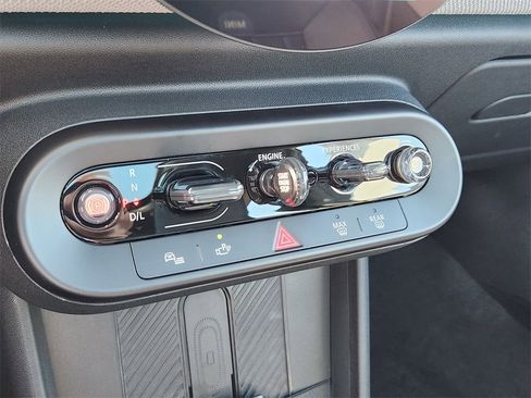 Used 2025 MINI Cooper 2-Door Hardtop image 28