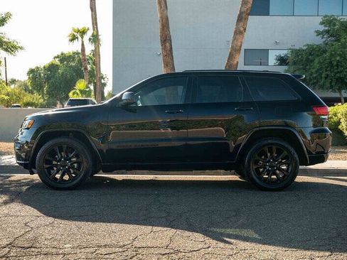 Used 2020 Jeep Grand Cherokee Altitude image 2