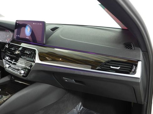 Used 2022 BMW 530i w/ Convenience Package image 14