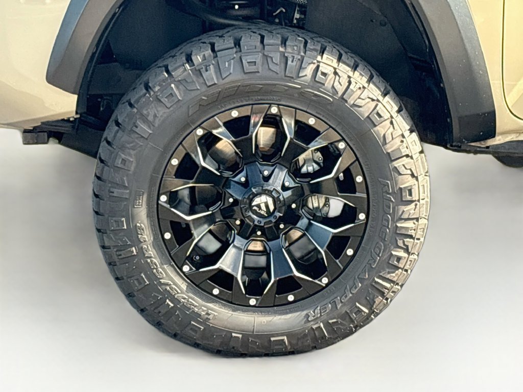 Used 2017 Toyota Tacoma TRD Off-Road w/ Tow Package (A/T) AWD/4WD image 29