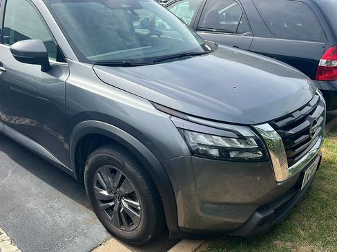 Used 2024 Nissan Pathfinder SV FWD image 3