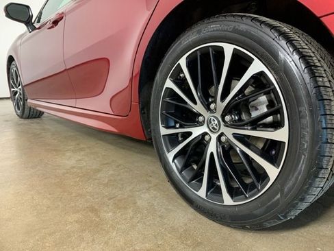 Used 2018 Toyota Camry SE image 15