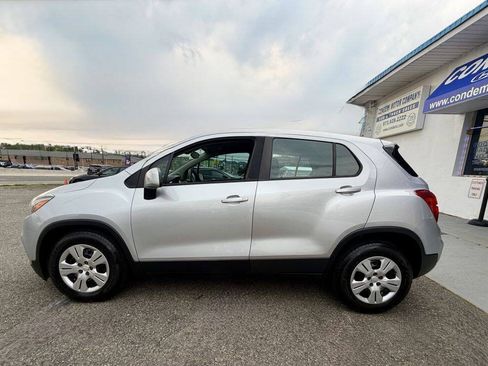 Used 2018 Chevrolet Trax LS FWD image 5