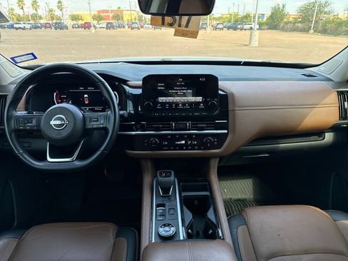 Certified 2025 Nissan Pathfinder Platinum AWD/4WD image 13