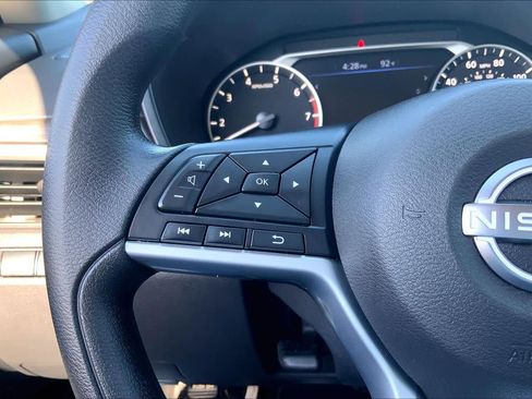 Used 2025 Nissan Altima 2.5 SV image 24