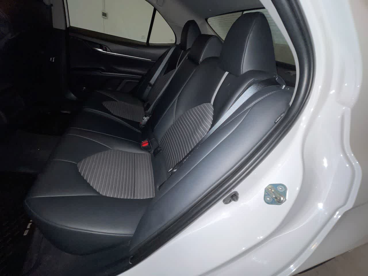 Used 2020 Toyota Camry SE FWD image 22