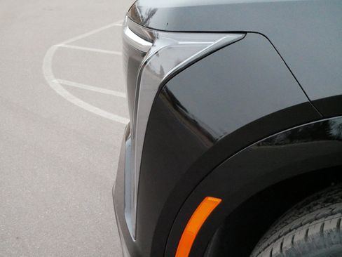 New 2025 Cadillac Escalade IQ Luxury 2 w/ LPO, Radiant Package image 14