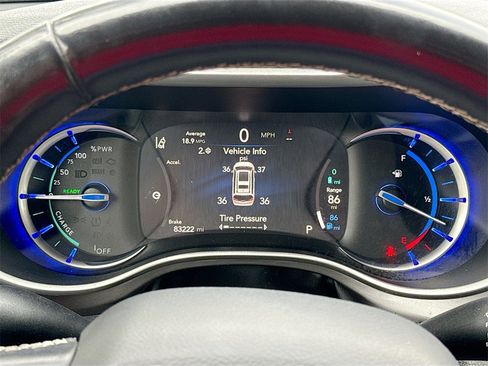 Used 2021 Chrysler Pacifica Touring-L image 13