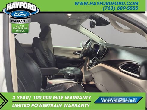 Used 2022 Chrysler Pacifica Touring-L FWD image 22