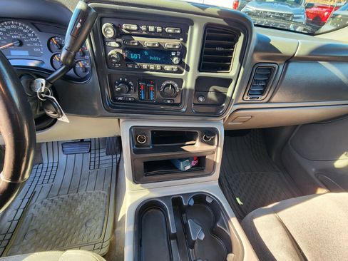 Used 2005 Chevrolet Avalanche 2500 LS w/ Preferred Equipment Group image 16