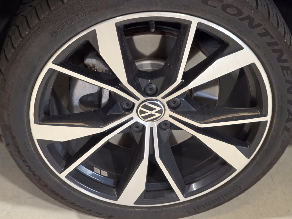 Used 2024 Volkswagen Tiguan SEL R-Line AWD/4WD image 8
