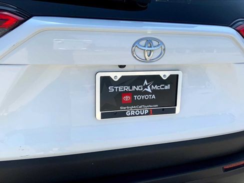 Used 2022 Toyota RAV4 XLE FWD image 10