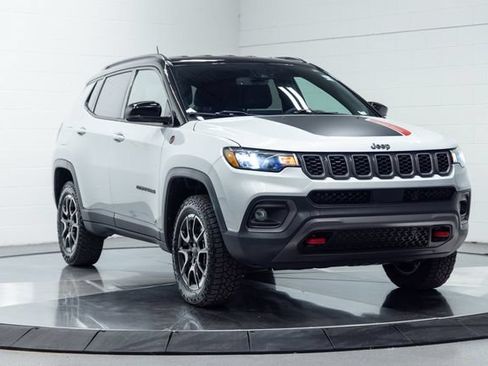 Used 2024 Jeep Compass Trailhawk AWD/4WD image 4
