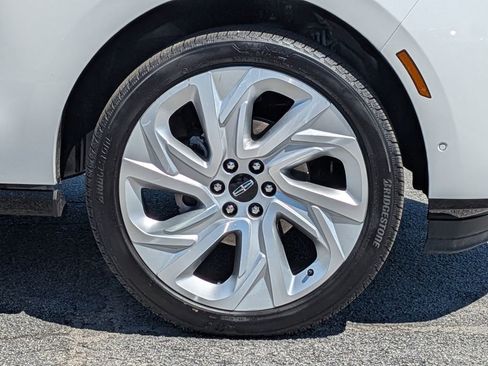 Used 2025 Lincoln Navigator Reserve AWD/4WD image 9