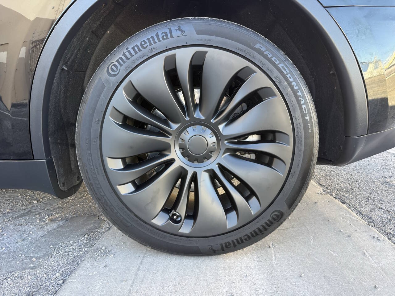 Used 2023 Tesla Model Y Long Range AWD/4WD image 33
