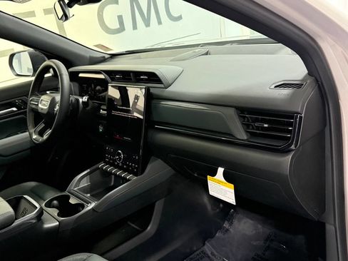 New 2026 GMC Terrain AT4 w/ Convenience Package III AWD/4WD image 13