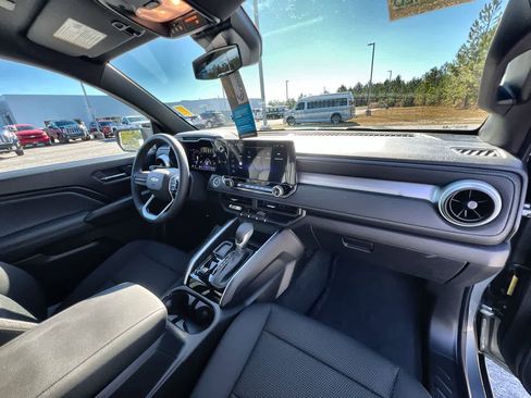 Used 2024 Chevrolet Colorado LT image 27