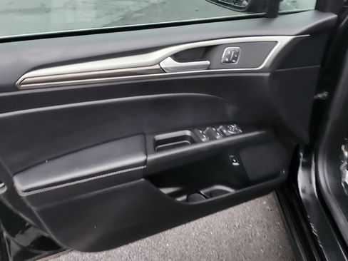 Used 2018 Ford Fusion Energi SE image 25