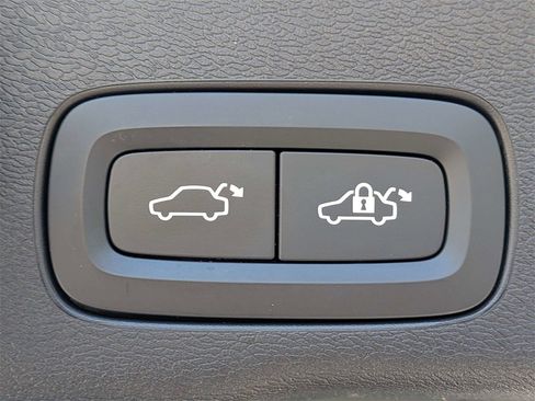 Certified 2023 Volvo XC60 B5 Ultimate image 14